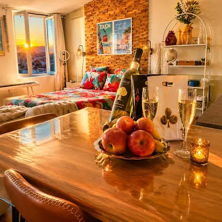 Appartement Secrète 6ème Sens ,sauna, Terrasse, Climatisation, Centre Toulon